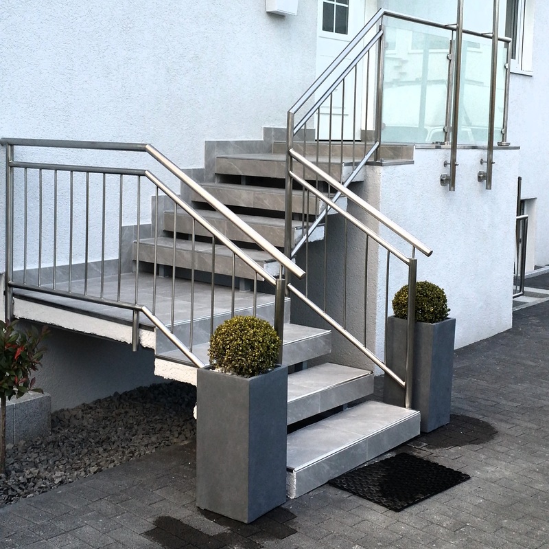 Überdachung integriert in Geländer - Essen